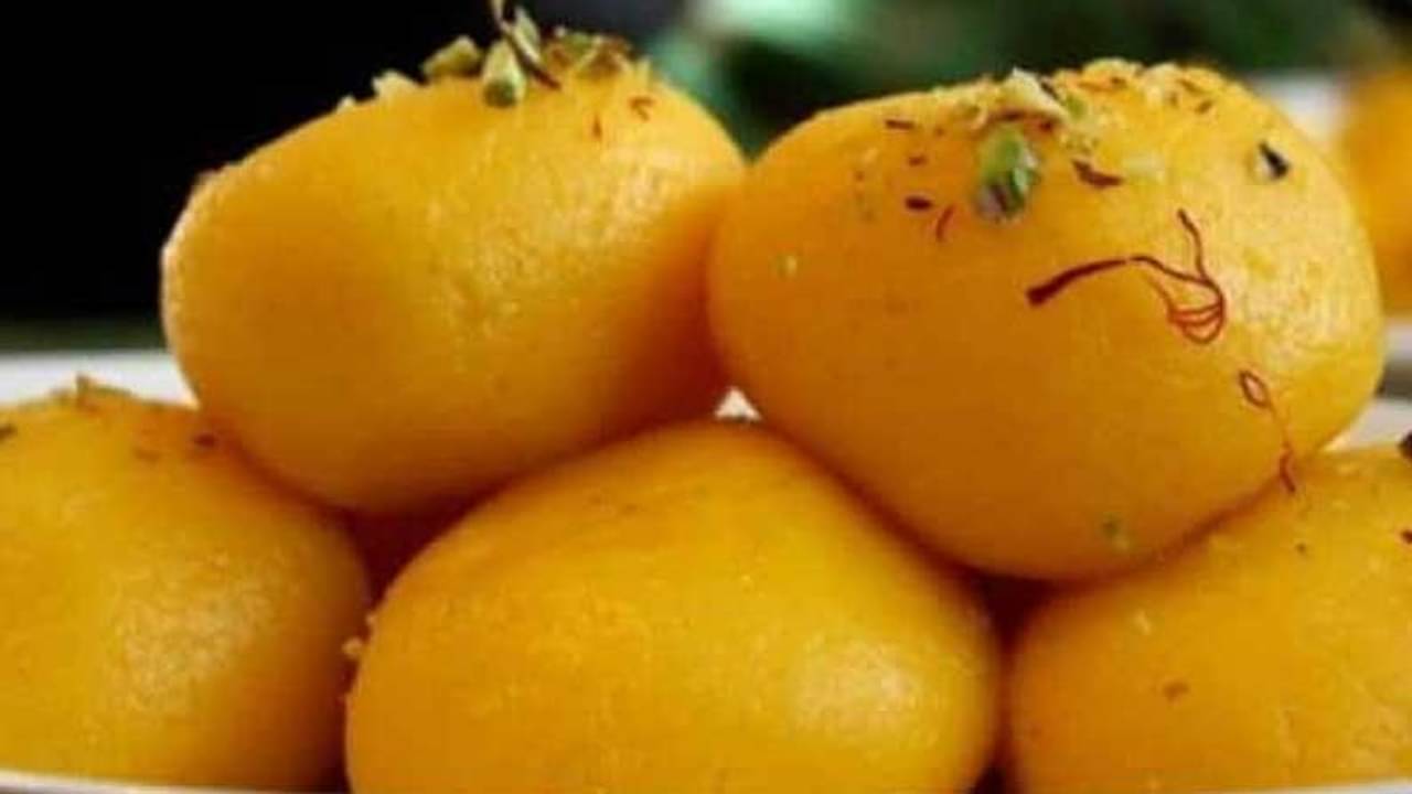 বাড়িতে কম সময়ে সহজে কী ভাবে তৈরি করবেন রাজভোগ?