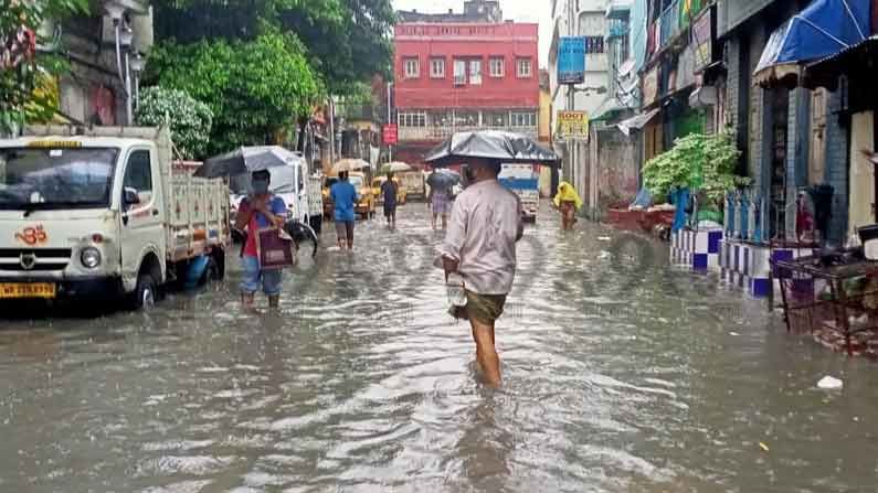 রাতভর বৃষ্টিতে জলমগ্ন কলকাতা, আজ দিনভর জলে ভাসবে এই জেলাগুলি...