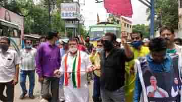 মানুষের টানা বাসগাড়ি! পুরুলিয়ার রাস্তায় অভিনব প্রতিবাদ তৃণমূলের