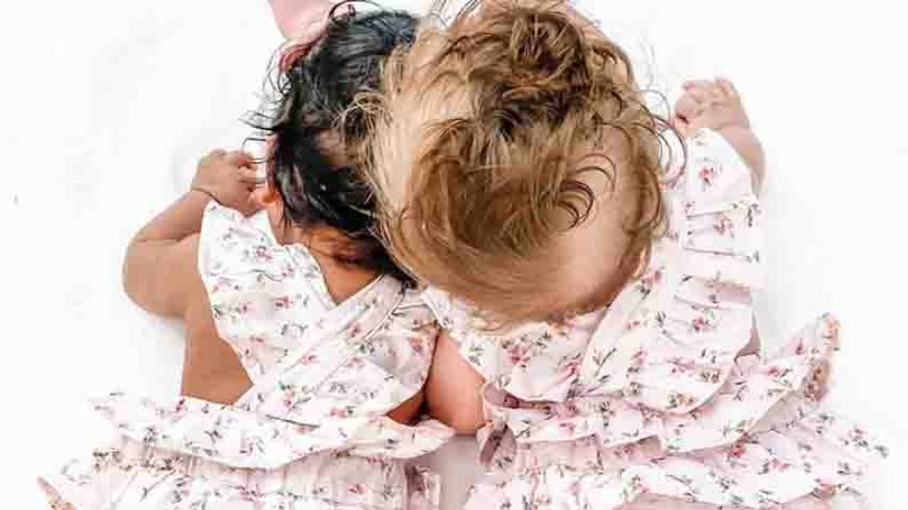 বিরাট-অনুষ্কার কন্যা ভামিকার ছবি পোস্ট করলেন দক্ষিণ আফ্রিকার ক্রিকেটারের স্ত্রী?