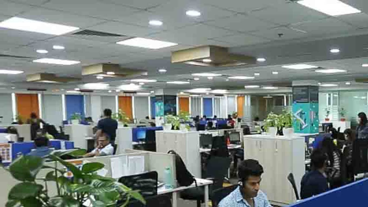 এই পোশাকে কখনওই যাবেন না অফিস, ভাবমূর্তি খারাপ হবে!