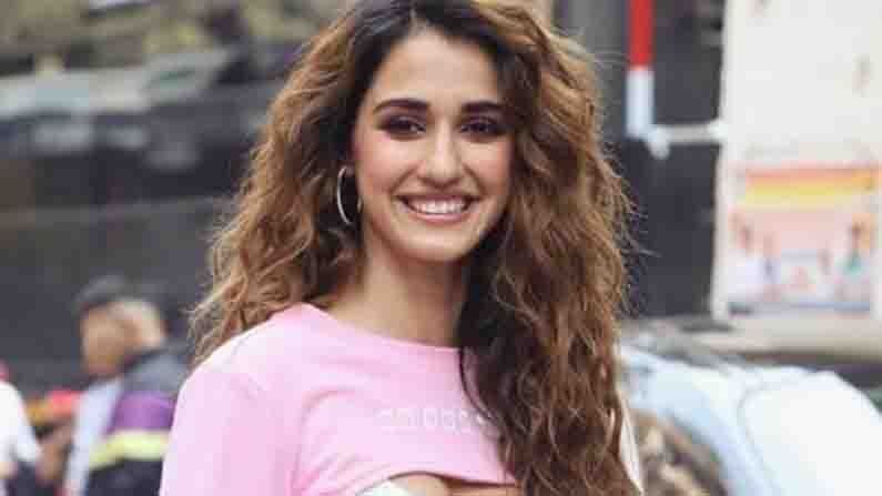 Disha Patani: ল্যাভেন্ডার ক্রপটপে মুখ ঢাকলেন দিশা পটানি, লাইক করলেন মিমি চক্রবর্তী