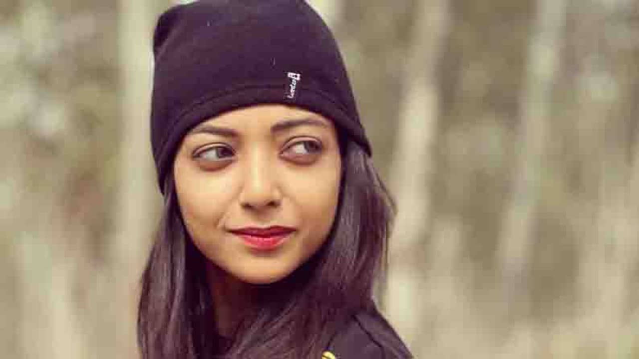 ইন্সটাগ্রাম পোস্টে মুখ্যমন্ত্রীকে ভুলভাবে সম্বোধন দেবলীনার, ফলোয়ারের মেসেজে শুধরালেন ভুল