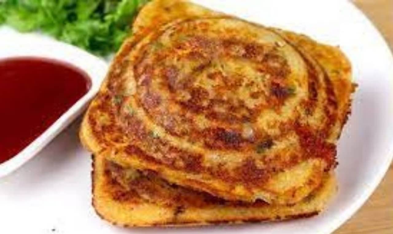 খিদে পেলে চটপট বানিয়ে নিন আলু মালাই স্যান্ডউইচ!