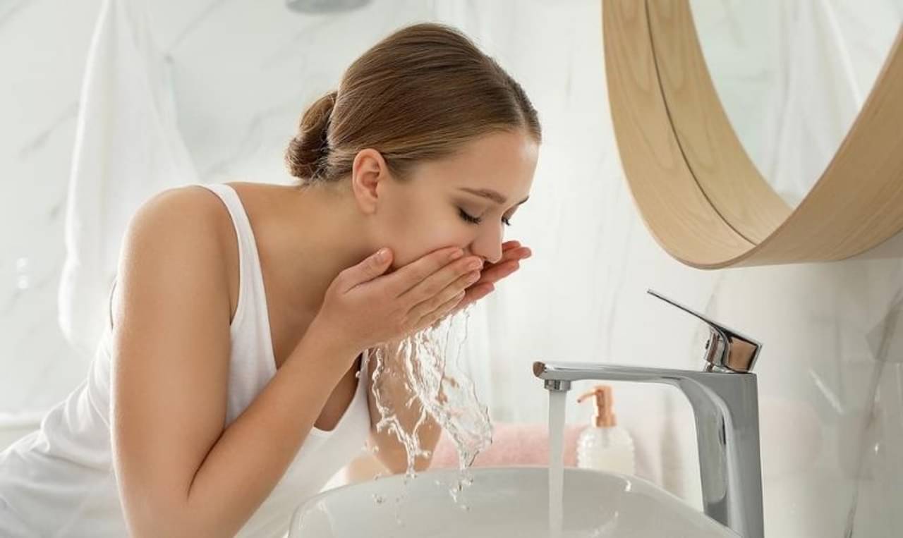 Morning Skin care: ঘুম থেকে উঠেই যে ৭ অভ্যাসে ত্বক হয়ে উঠবে কোমল ও উজ্জ্বল !