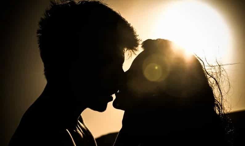 International Kissing Day 2021: চুম্বন নিয়ে আদিখেত্যা! সুস্থতার পিছনে এই 'সুপার ম্য়াজিক'-এর অবদান কতটা? International Kissing Day 2021: চুম্বন নিয়ে আদিখেত্যা! সুস্থতার পিছনে এই 'সুপার ম্য়াজিক'-এর অবদান কতটা?