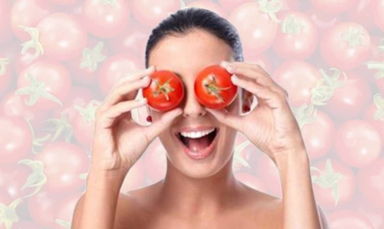 ত্বকের উজ্জ্বল ও ফর্সাভাব আনতে টমেটোর প্যাক লাগান, উপকার মিলবে এক সপ্তাহের মধ্যেই!