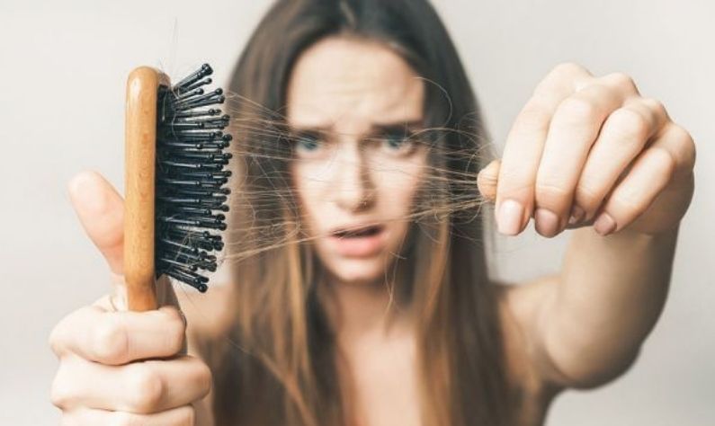 Hair Fall: বর্ষায় চুল ঝরে পাতলা হয়ে যাচ্ছে! এই ৫ কারণকে দূরে সরালেই মিলবে সমাধান