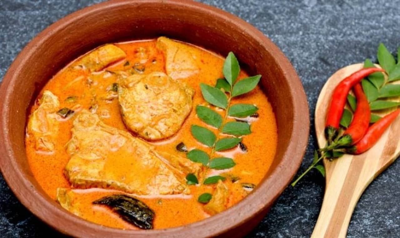 বাঙালি স্বাদের মাছের কারি তো অনেক হল, এবার রাঁধুন মালাবার ফিশ কারি!