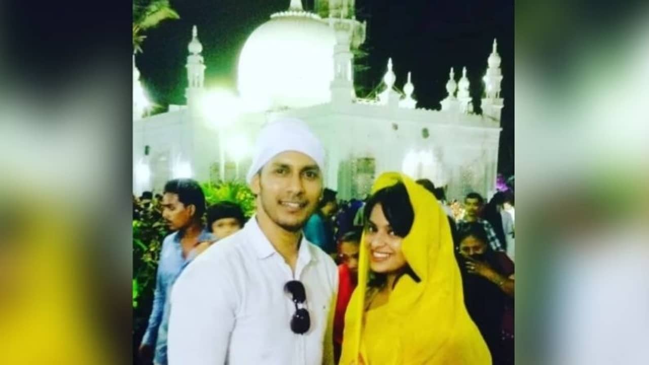 হাজি আলি দরগা ভ্রমণ, ধর্ম নিয়ে তোপের মুখে রাজা-মধুবনী, পাল্টা জবাব অভিনেতারও