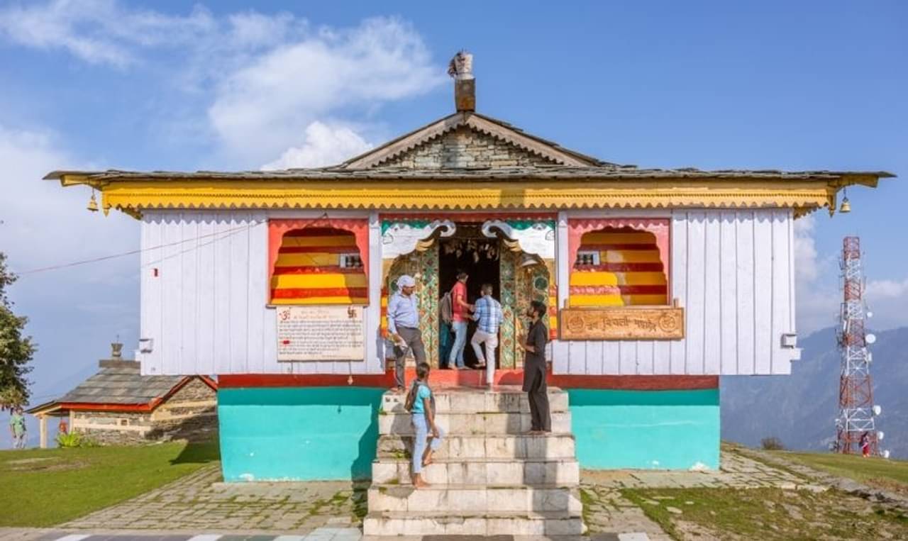 Bijli Mahadev: তুষার আবাসে বিজলি মহাদেবের মন্দিরে কেন ভয়াবহ বাজ পড়ে প্রতিবছর?