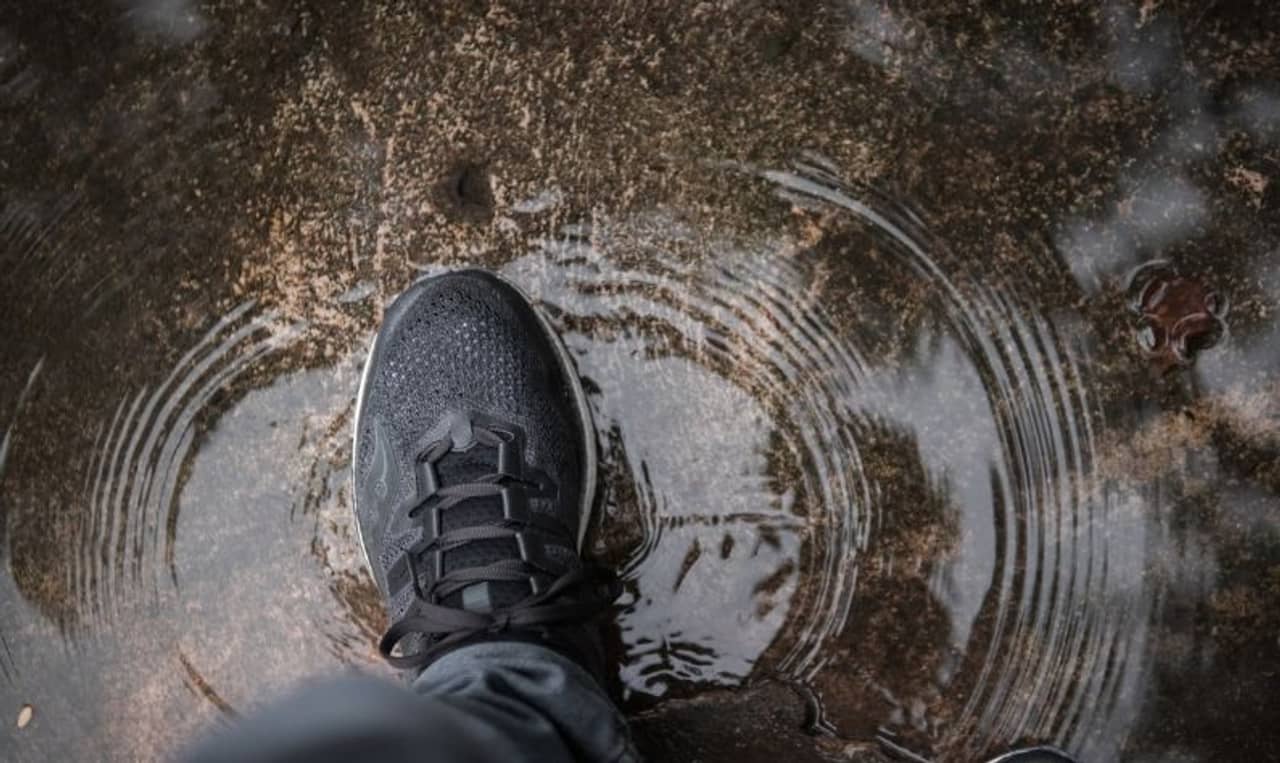 Viral Video: শর্টকাট রাস্তা পার হতে গিয়ে ডুবে গেলেন এই ব্রিটিশ পর্যটক! ভিডিয়ো দেখে হাসির রোল নেটদুনিয়ায়