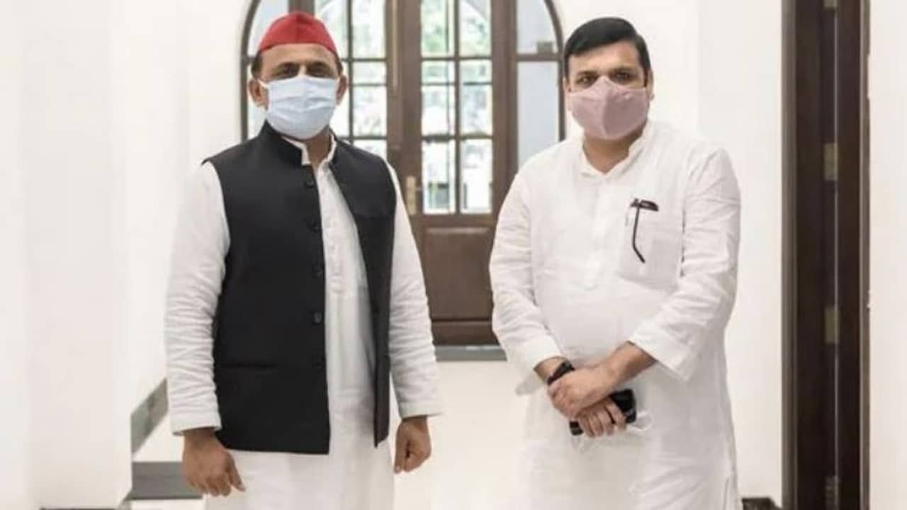 যোগীরাজ্যের জমি দখলে এক হবে আম আদমি ও সপা? জল্পনা উসকাল অখিলেশের পোস্ট