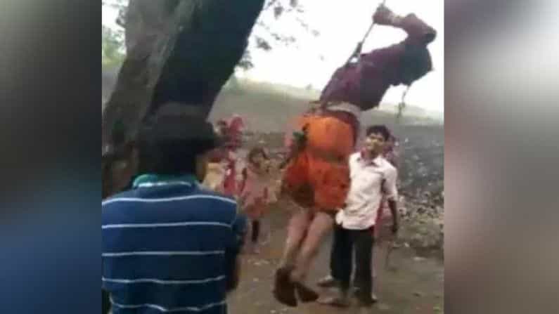 শ্বশুরবাড়ি ছেড়ে আসার 'অপরাধে' যুবতীকে চুলের মুঠি ধরে মার, বেঁধে রাখা হল গাছে! শ্বশুরবাড়ি ছেড়ে আসার 'অপরাধে' যুবতীকে চুলের মুঠি ধরে মার, বেঁধে রাখা হল গাছে!