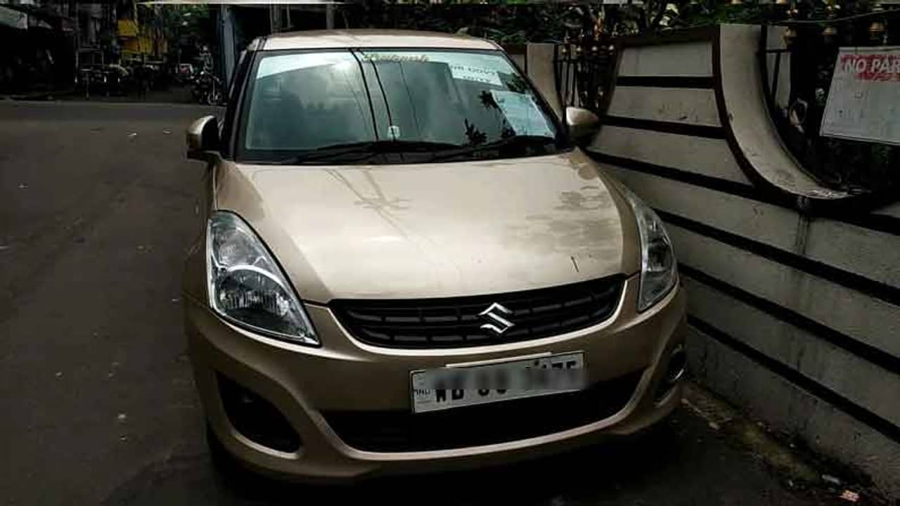 ফের ভুয়ো সরকারি গাড়ি! নিমন্ত্রণ খেতে গিয়ে পুলিশের হাতে সপরিবারে পড়ল ধরা