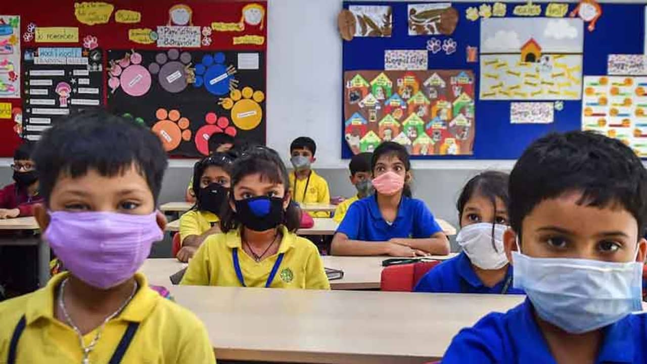 প্রথমে বাচ্চাদের স্কুলগুলি খোলা যেতে পারে, কোভিড আবহে চাঞ্চল্যকর পর্যবেক্ষণ আইসিএমআরের