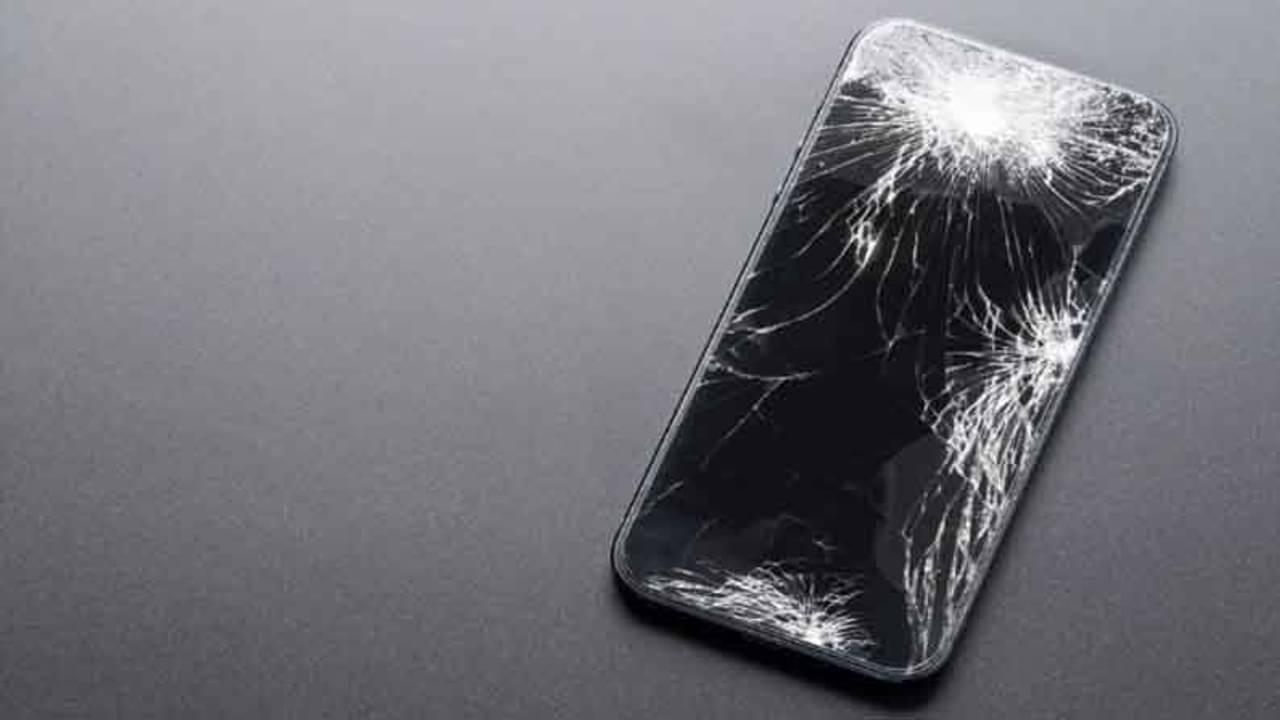 ফোনের ভাঙা স্ক্রিন জুড়ে যাবে আপনা-আপনি! নতুন আবিষ্কারের সৌজন্যে ভারতীয় গবেষকদের দল