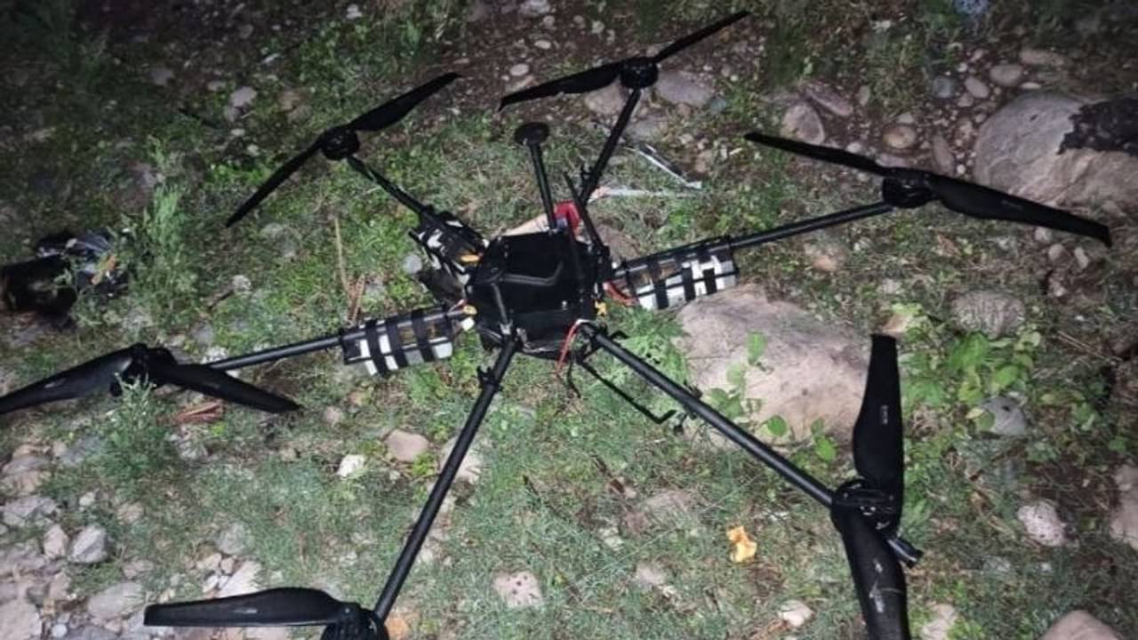 জম্মুতে ফের ড্রোন হামলা চালানোর চেষ্টা, গুলি করে ড্রোন নামাল পুলিশ, উদ্ধার বিস্ফোরক