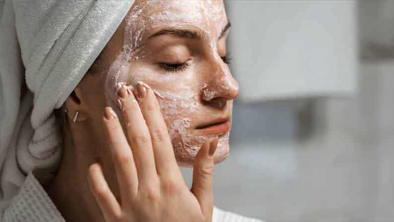Skin Care Tips: মুখে স্ক্রাব করার সঠিক নিয়ম কী কী? কখনই বা স্ক্রাব করবেন না, জেনে নিন Skin Care Tips: মুখে স্ক্রাব করার সঠিক নিয়ম কী কী? কখনই বা স্ক্রাব করবেন না, জেনে নিন