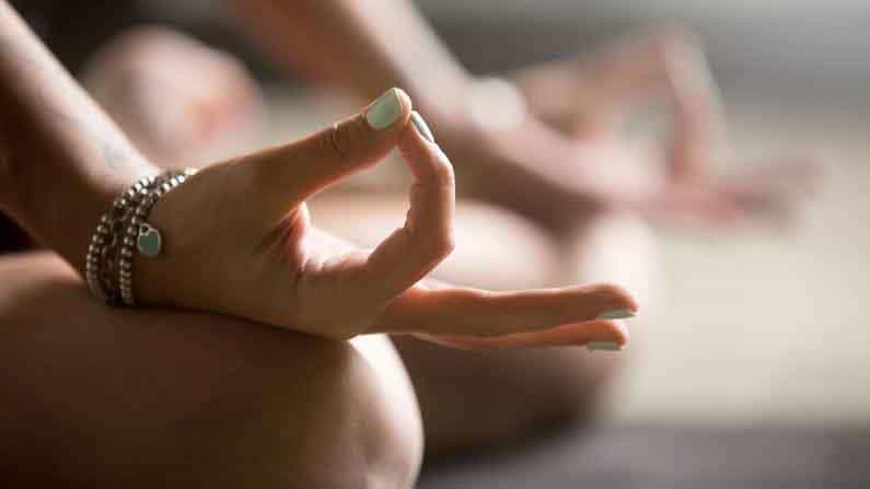 Yoga Mudra: অনিদ্রার সমস্যা থেকে রেহাই পেতে নিয়মিত অভ্যাস করুন 'জ্ঞান মুদ্রা'