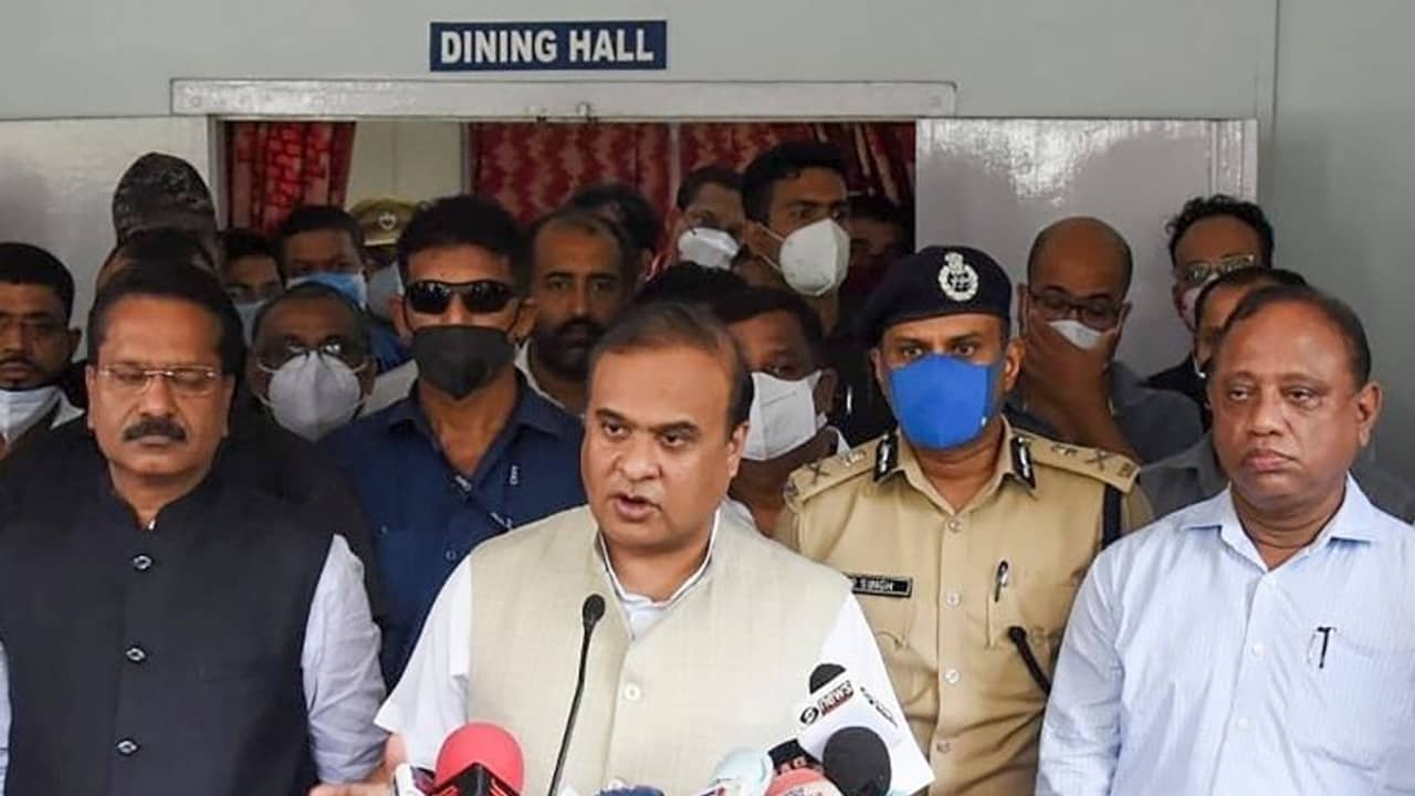 অসমের মুখ্যমন্ত্রীর নামেই এফআইআর মিজোরাম পুলিশের! অশান্তি বাড়ার সম্ভাবনা প্রবল