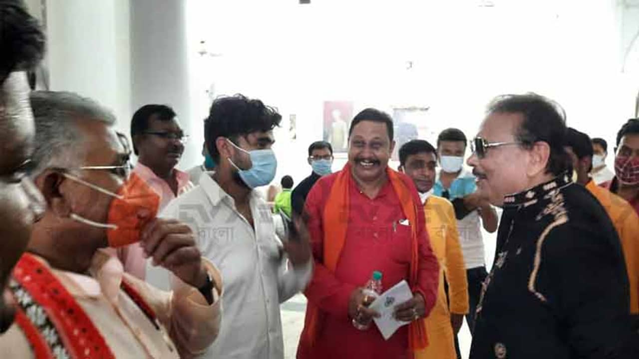 তৃণমূলে তো এক পিসই হিরো আছে, মদনকে দেখে বলেই ফেললেন উচ্ছ্বসিত দিলীপ