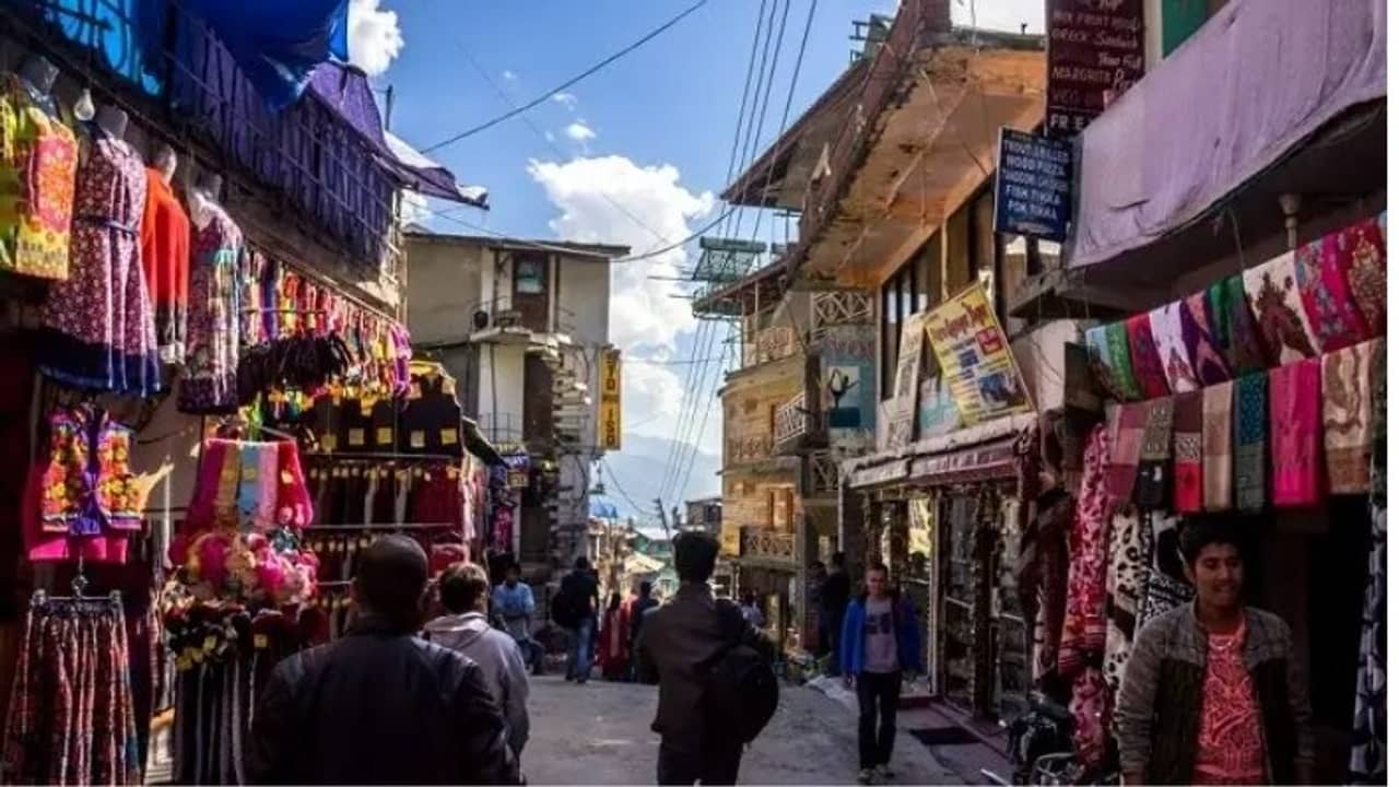 করোনার তৃতীয় তরঙ্গ আসন্ন, তার মধ্যেই মানালির এই ছবি দেখলে চমকে উঠবেন !