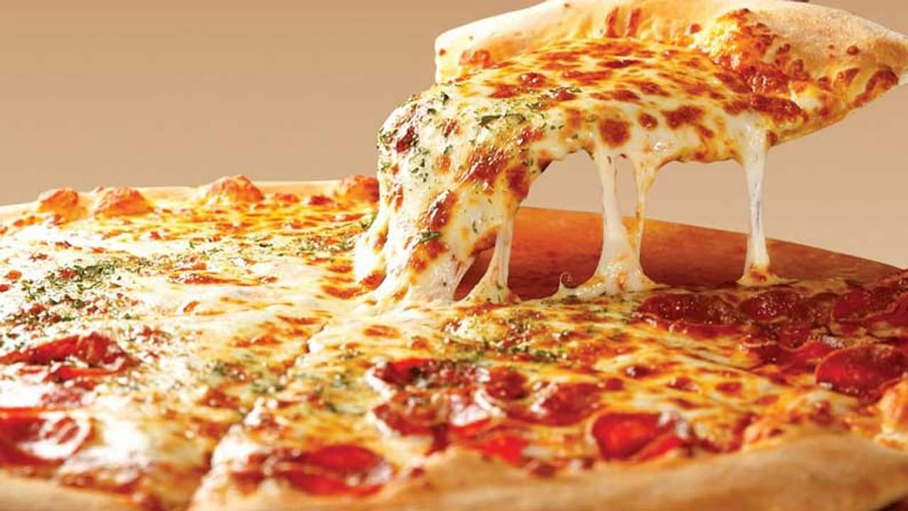 বাড়িতেই সহজ উপকরণের সাহায্যে কী ভাবে পিৎজা তৈরি করবেন?