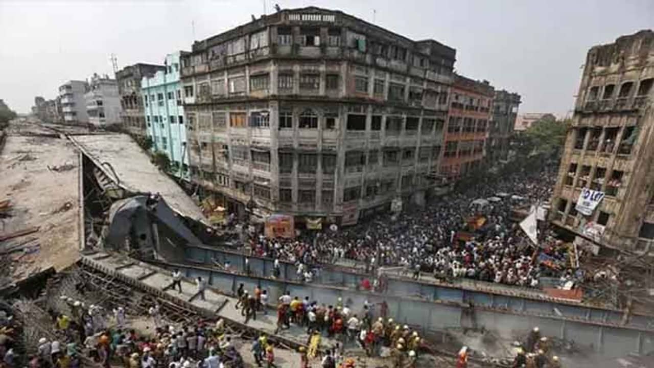 ১৫.৭৫ কোটি টাকা ব্যয়ে ভাঙা হচ্ছে অভিশপ্ত পোস্তা উড়ালপুল, নতুনের সম্ভাবনা ক্ষীণ