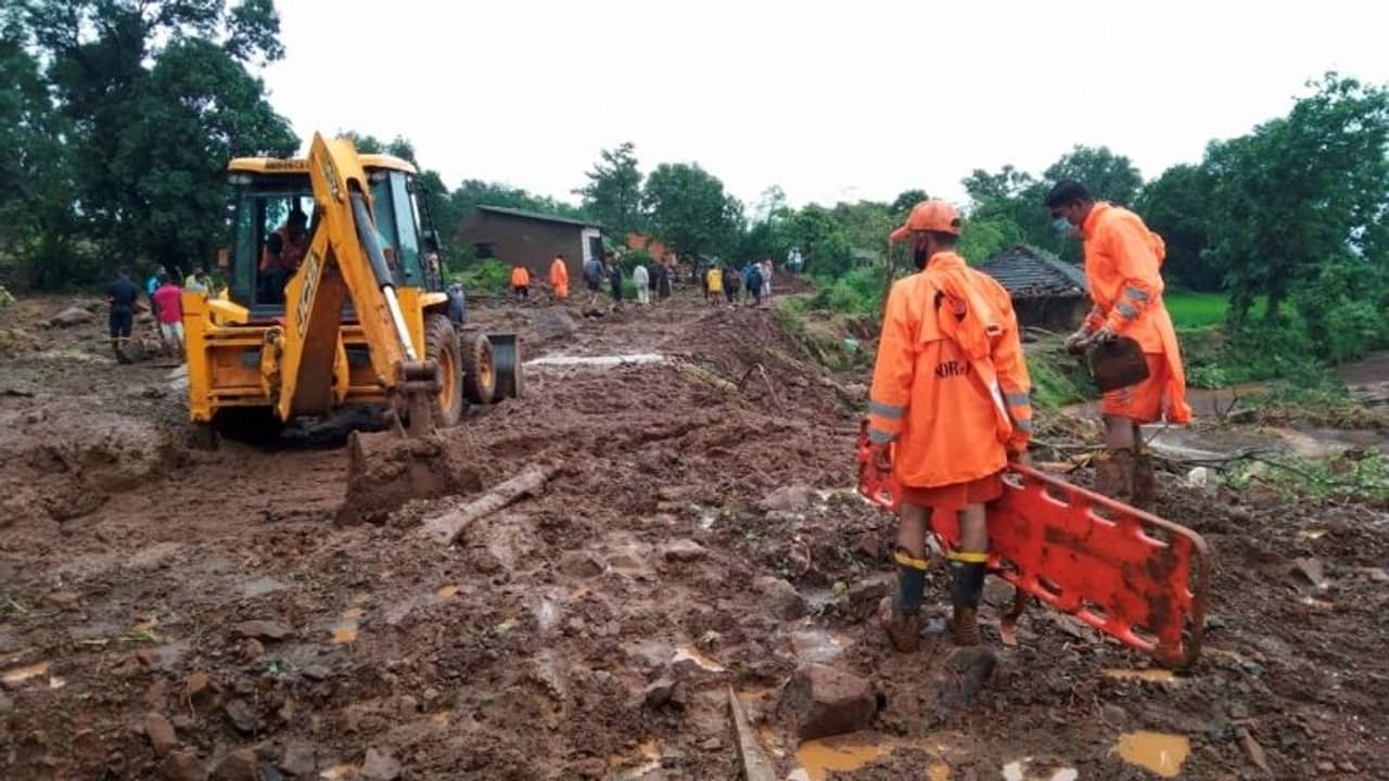 ঝড়বৃষ্টি কিছুটা কমতেই উঠে আসছে তাণ্ডবলীলার চিত্র, বন্যায় মৃত ১৪৯, নিখোঁজ শতাধিক