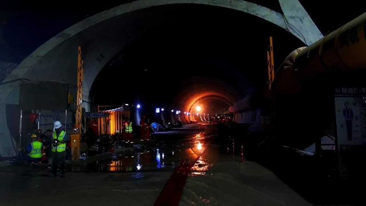 জায়গা বাঁচাতে জলাধারের নীচেই সুড়ঙ্গ! জলে ১ সপ্তাহ ধরে বন্দী রইল ১৪ শ্রমিক, নির্মম পরিণতি অবশেষে