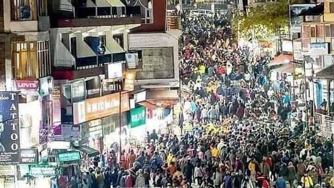 দ্বিতীয় ঢেউ এখনও শেষ হয়নি, রিভেঞ্জ ট্রাভেল সম্পর্কে সতর্ক করল স্বাস্থ্য মন্ত্রক