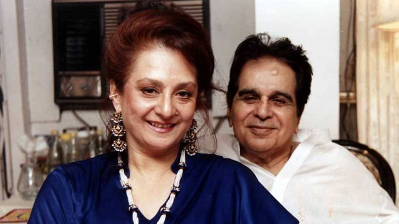 ৫৪ বছরের দাম্পত্যের ইতি, দিলীপ সাবকে হারিয়ে কী বললেন সায়রা বানু?