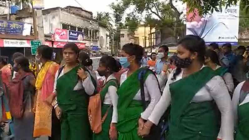 'পরীক্ষাই তো হল না, পাশ ফেলটা হয় কোথা থেকে...' উচ্চ মাধ্যমিকে অকৃতকার্যদের পথ অবরোধ