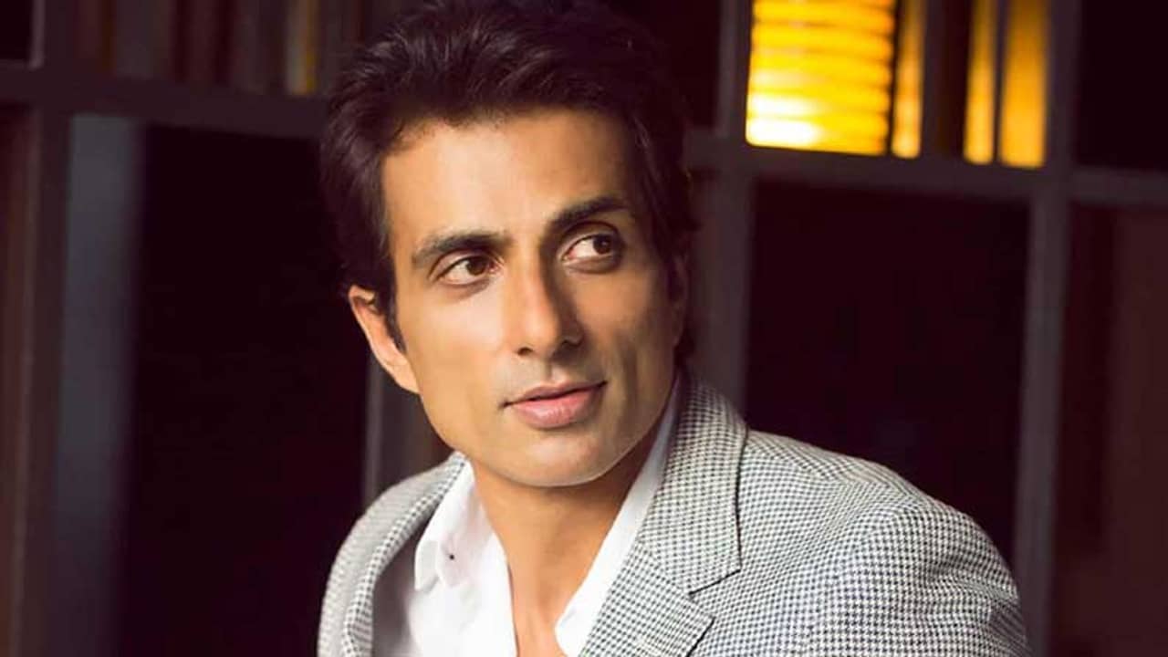 Sonu Sood: আমাকে এক কোটি টাকা দিন, ফ্যানের এই আবদার কি মেটালেন সোনু?