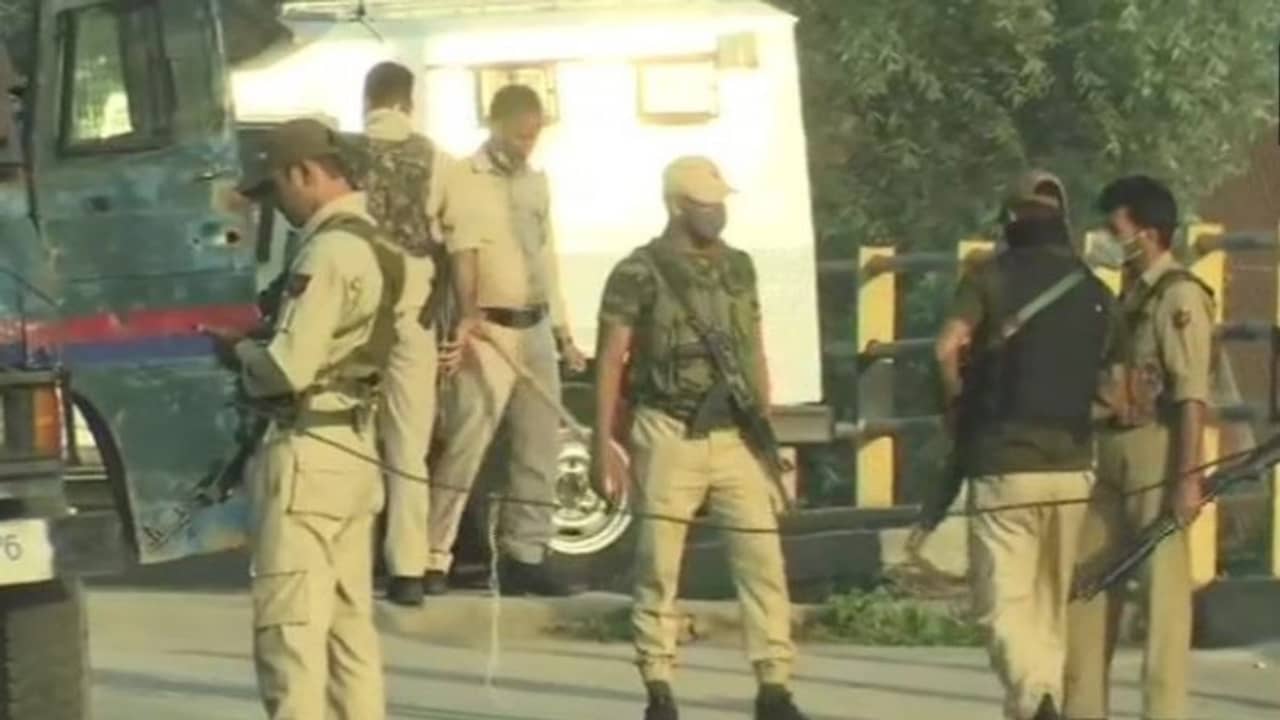 গুলির শব্দে ঘুম ভাঙল স্থানীয়দের, সপ্তাহের শুরুতেই এনকাউন্টারে খতম লস্কর কমান্ডার সহ ২ জঙ্গি