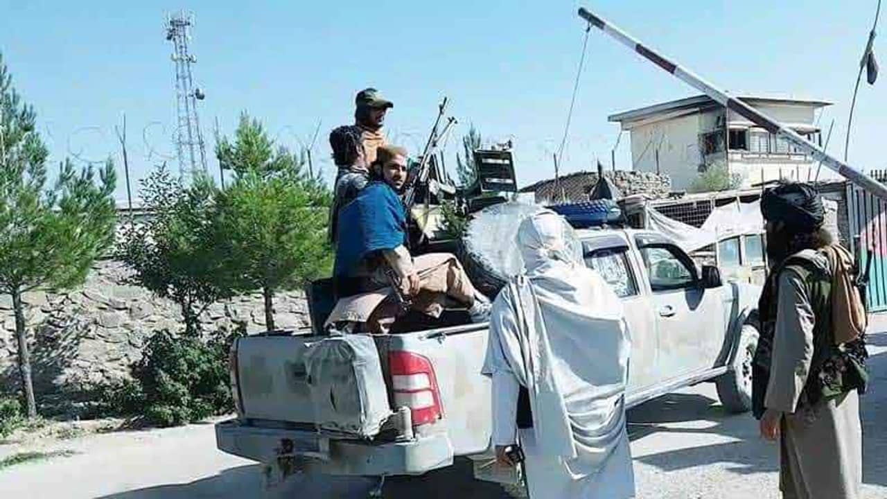 স্বমহিমায় ফিরছে তালিবান, একে একে বন্ধ হচ্ছে কনস্যুলেট