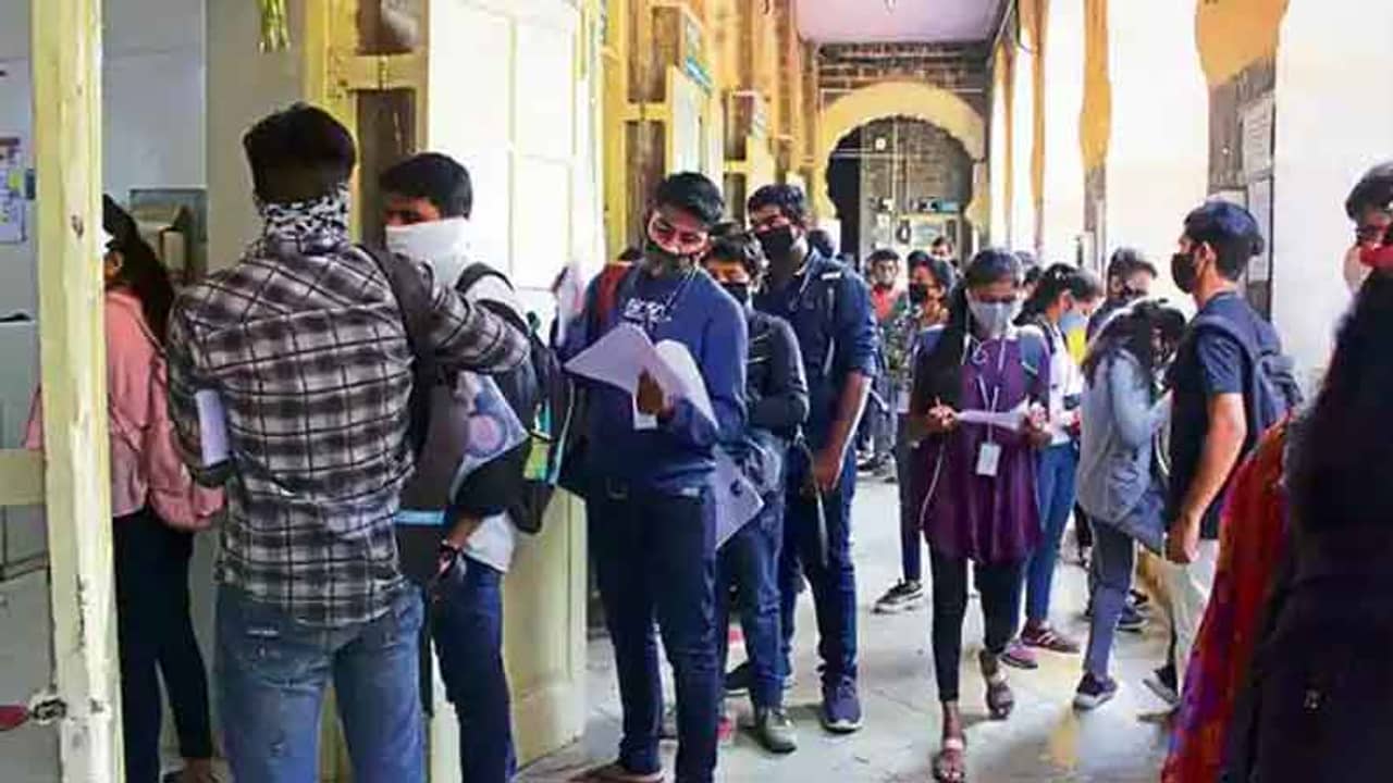 কেন্দ্রীয় বিশ্ববিদ্যালয়গুলিতেও এ বছর বন্ধ প্রবেশিকা, জানিয়ে দিল ইউজিসি