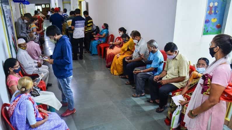 অল্পের জন্য জুলাইয়ের লক্ষ্যমাত্রা 'মিস' করল কেন্দ্র, ডিসেম্বরে কি শেষ হবে দেশের প্রাপ্তবয়স্কদের টিকাকরণ? অল্পের জন্য জুলাইয়ের লক্ষ্যমাত্রা 'মিস' করল কেন্দ্র, ডিসেম্বরে কি শেষ হবে দেশের প্রাপ্তবয়স্কদের টিকাকরণ?