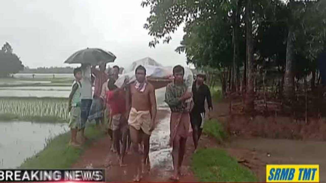 কোথাও গিলে খেল মাটির বাড়ি, কোথাও আবার বিদ্যুৎস্পৃষ্ট! দুদিনের দুর্যোগে প্রাণ হারালেন ১০ জন