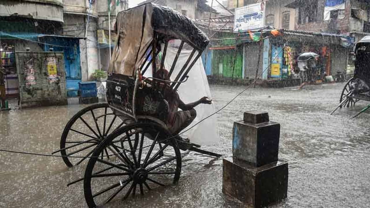 Weather Update: আজও ঝেঁপে বৃষ্টি? মহালয়ার আগের দিনও কি জলযন্ত্রণা? জানিয়ে দিল আবহাওয়া দফতর