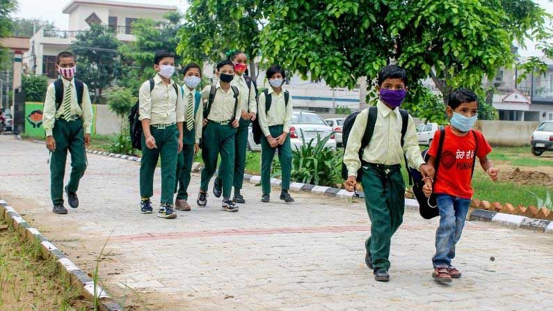 'চার দেওয়ালে বন্দি থেকে খারাপ হচ্ছে পারিবারিক সম্পর্কও', স্কুল খোলার পক্ষেই সওয়াল সংসদীয় প্যানেলের