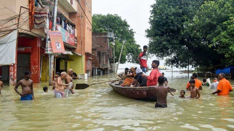 বন্যায় ডুবেছে কমপক্ষে ৩৫৭ টি গ্রাম, বিপদসীমা অতিক্রম করল গঙ্গা-যমুনা, চরম দুর্দশা যোগীরাজ্যে