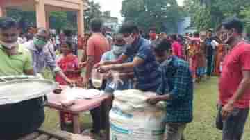 দুয়ারে সরকার শিবিরে মিলছে অমৃতসমান মুড়ি-ঘুগনি!