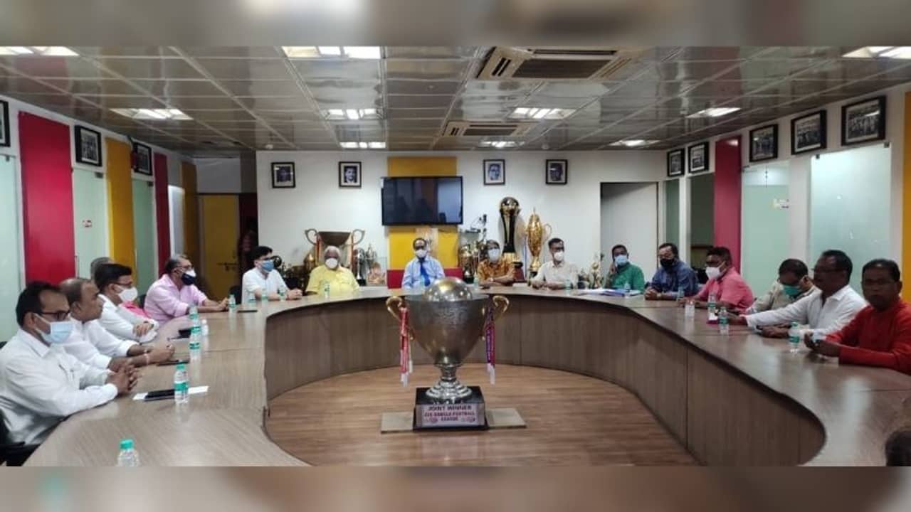 বৈঠকই সার, চুক্তি জটেই আটকে ইস্টবেঙ্গল