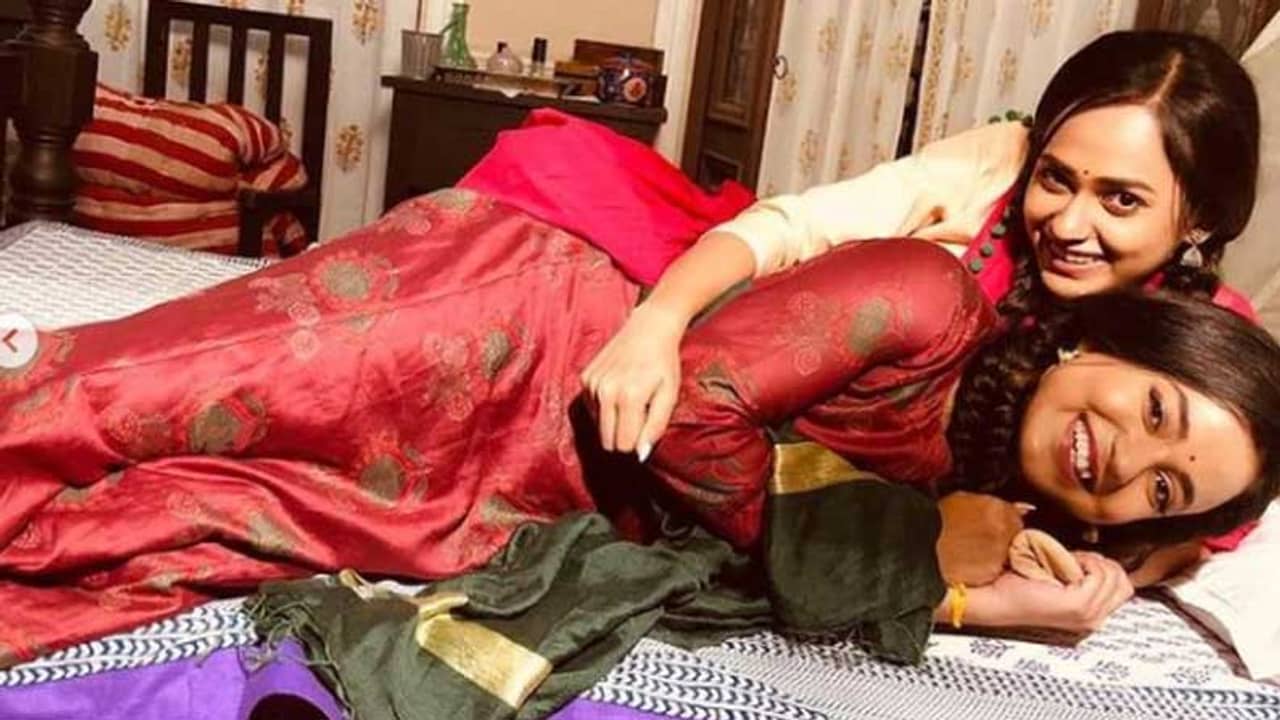 অনস্ক্রিন আড়ি, অফস্ক্রিন অন্বেষা এবং মিশমির কেমন সম্পর্ক?