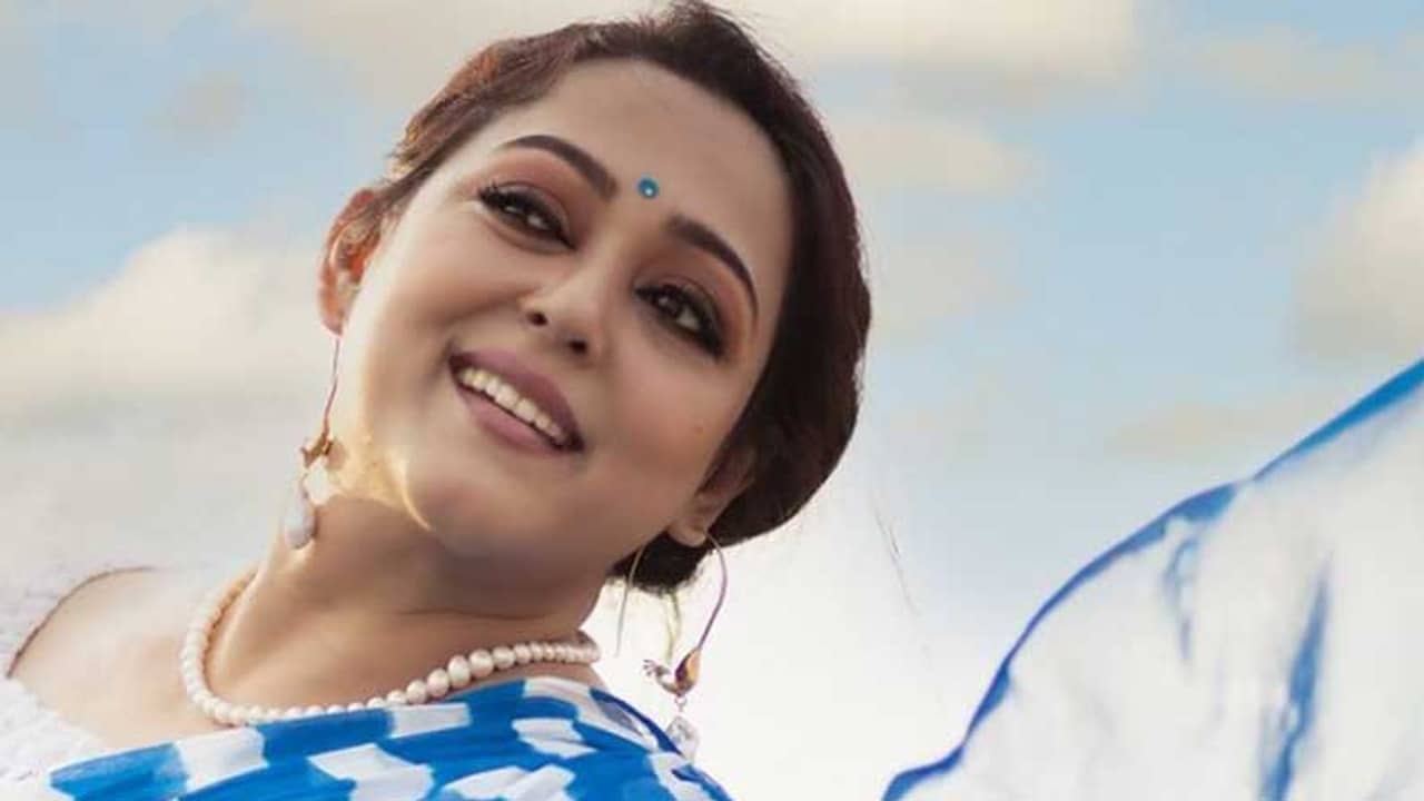 দাম্পত্য জীবনে আশীর্বাদ চাইলেন অপরাজিতা, বিশেষ কারণ?