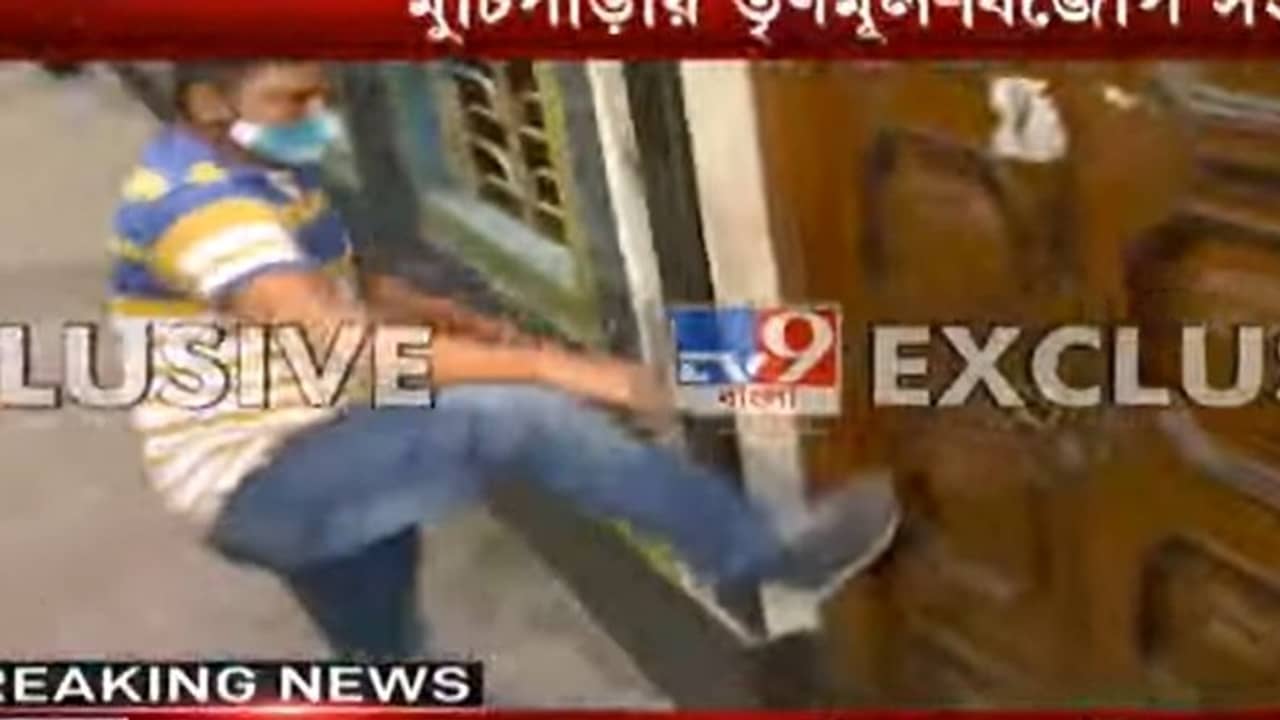 ফিল্মি কায়দায় দরজা ভেঙে বিজেপি নেতাকে গ্রেফতার করল পুলিশ, চরম উত্তেজনা মুচিপাড়ায়