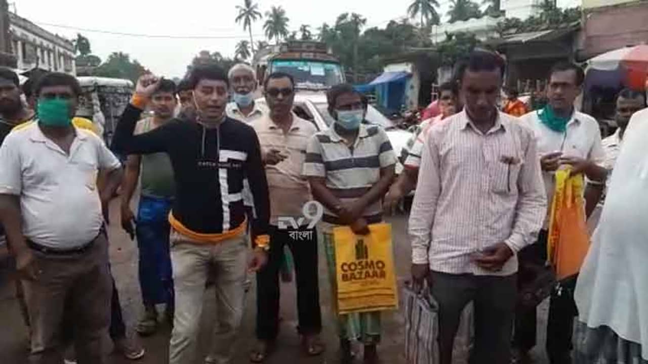 চেকবুক, এটিএম কার্ড গ্রাহকের কাছেই অথচ রাষ্ট্রায়ত্ত ব্যাঙ্কের শাখা থেকে উধাও লক্ষ লক্ষ টাকা!