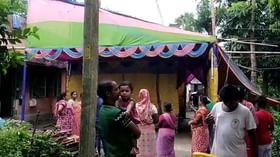বাড়িভর্তি লোক, সানাই বাজচ্ছে, দরজায় বসে গিয়েছে কলাগাছও! আচমকাই হাজির পুলিশ, তুলে নিয়ে গেল পাত্রীকেই বাড়িভর্তি লোক, সানাই বাজচ্ছে, দরজায় বসে গিয়েছে কলাগাছও! আচমকাই হাজির পুলিশ, তুলে নিয়ে গেল পাত্রীকেই